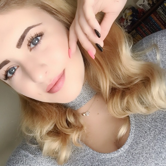 Meet your Posher, Mikaela - Picture 2 of 2